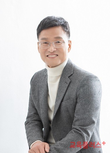 김용서 교사노동조합연맹 위원장은 한국노총 입장에서 교사노조를 회원조직으로 받아들이는 것은 매우 중요한 과제라고 봤다.