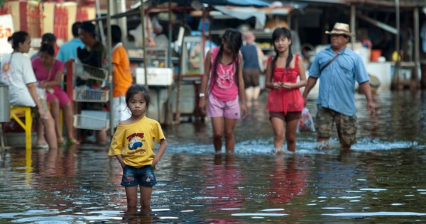 2011년 태국 방콕 홍수 당시의 모습(사진=국제교육연맹 홈페이지)