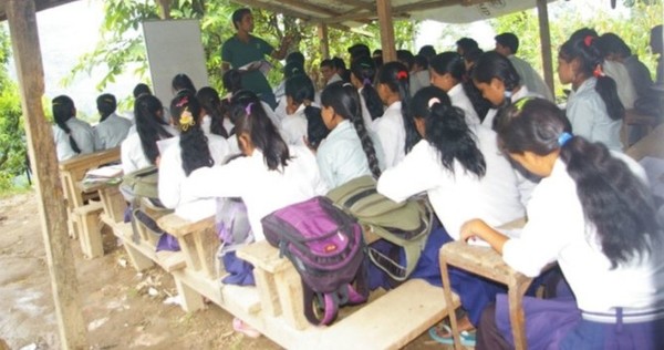네팔 여학생들이 수업을 받고 있는 모습.(사진=EI 홈페이지))