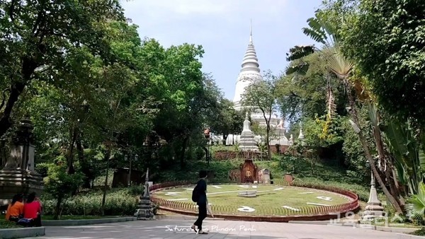 프놈펜에 있는 왓프놈 사원에서.(사진=이은혜 파견교사)