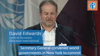 10월 5일 세계 교사의 날에 데이비드 에드워즈 국제교육연맹 사무총장이 연설을 하고 있는 모습.(사진=EI 사무총징)