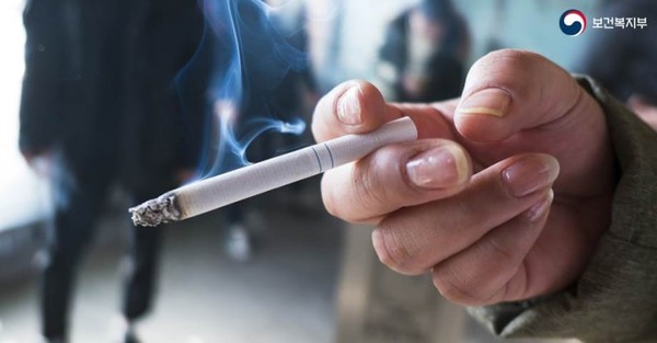[이슈 제안] 청소년 흡연 자극 OTT, 이대로 괜찮은가?